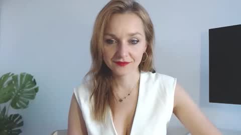 Snapshot of alicialux chatting on 04.02.26 Alicia online show from 04.02.26