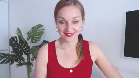 Snapshot of alicialux chatting on 04.07.26 Alicia online show from 04.07.26