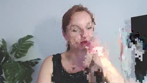 Snapshot of alicialux chatting on 04.08.26 Alicia online show from 04.08.26