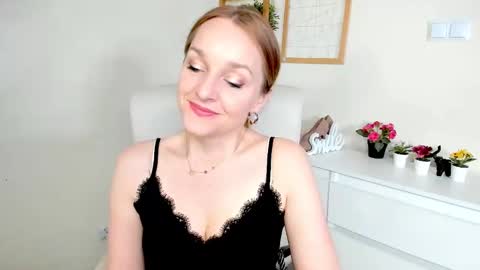 Snapshot of alicialux chatting on 04.16.26 Alicia online show from 04.16.26