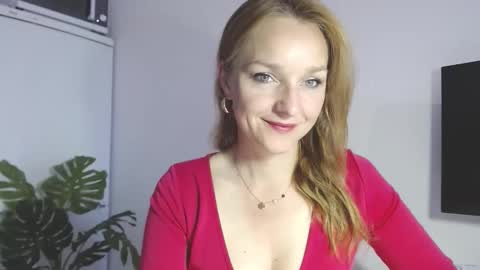 Snapshot of alicialux chatting on 05.06.26 Alicia online show from 05.06.26