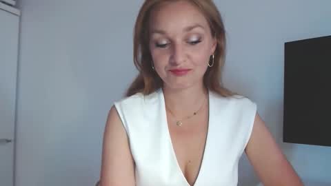 Snapshot of alicialux chatting on 05.29.26 Alicia online show from 05.29.26