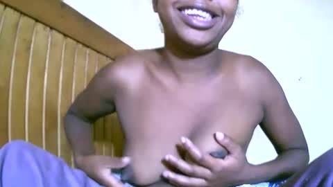 Snapshot of alicianah chatting on 10.08.25 alicianah online show from 10.08.25