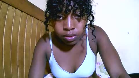 Snapshot of alicianah chatting on 11.11.25 alicianah online show from 11.11.25