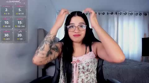 Snapshot of aliice_walker_ chatting on 11.19.25 aliice_walker_ online show from 11.19.25