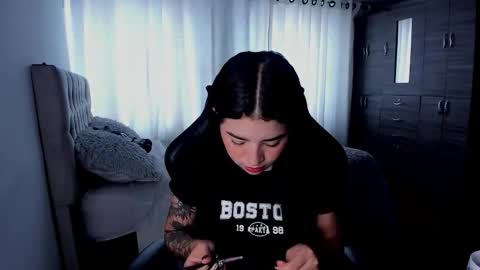 Snapshot of aliice_walker_ chatting on 12.02.25 aliice_walker_ online show from 12.02.25