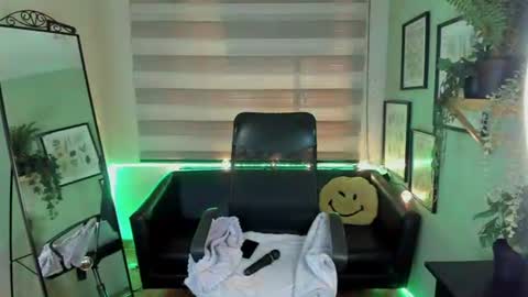 Snapshot of aliiz_01 chatting on 06.28.26 Camii online show from 06.28.26
