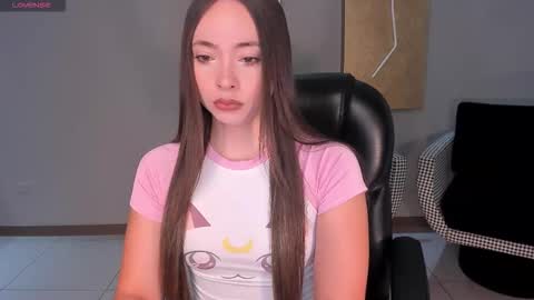 Snapshot of alinakravitz_ chatting on 10.10.25 alinakravitz_ online show from 10.10.25