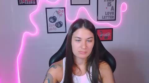 Snapshot of alisarossy chatting on 05.26.26 Alisa online show from 05.26.26