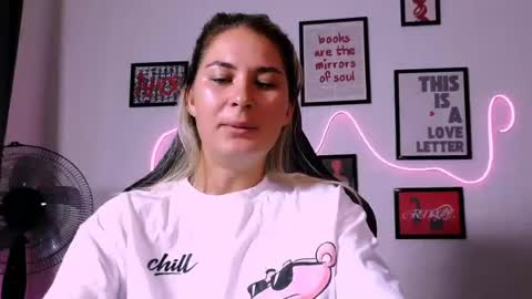 Snapshot of alisarossy chatting on 07.20.26 Alisa online show from 07.20.26