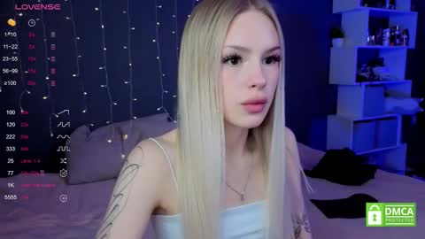 Snapshot of alishaaneta chatting on 11.17.25 Alisha online show from 11.17.25