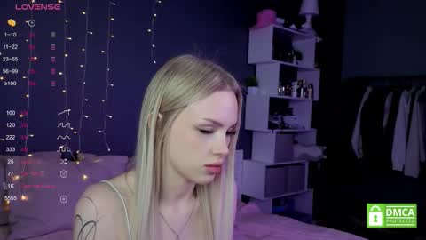 Snapshot of alishaaneta chatting on 11.19.25 Alisha online show from 11.19.25