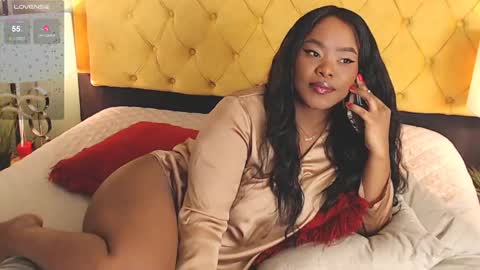 Snapshot of alishaweir chatting on 12.17.24 Luna online show from 12.17.24