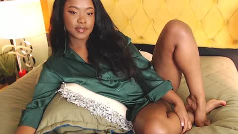 Snapshot of alishaweir chatting on 01.08.25 Luna online show from 01.08.25