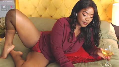 Snapshot of alishaweir chatting on 02.18.25 Luna online show from 02.18.25