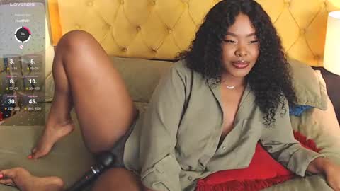 Snapshot of alishaweir chatting on 03.11.25 Luna online show from 03.11.25