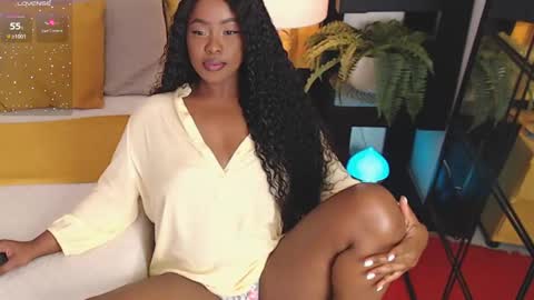 Snapshot of alishaweir chatting on 09.29.25 Luna online show from 09.29.25