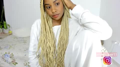 Snapshot of alison_ker chatting on 01.14.25 Sofias house online show from 01.14.25