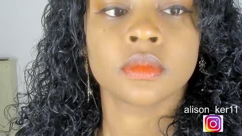 Snapshot of alison_ker chatting on 12.19.25 Sofias house online show from 12.19.25