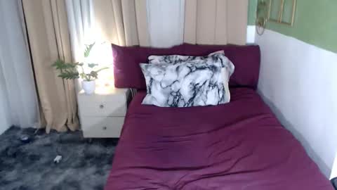 Snapshot of alisonaims chatting on 02.09.25 hotty online show from 02.09.25