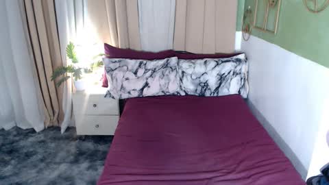 Snapshot of alisonaims chatting on 03.12.25 hotty online show from 03.12.25