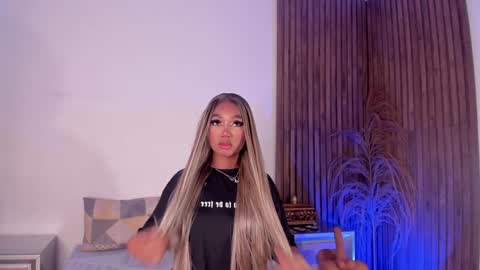 Snapshot of alisoon_moon chatting on 01.17.25 Alison Moon online show from 01.17.25