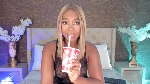 Snapshot of alisoon_moon chatting on 09.08.25 Alison Moon online show from 09.08.25