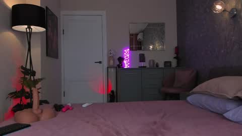 Snapshot of alissasexdoll chatting on 05.08.26 Help me Reach K FollowerslPut your finger up online show from 05.08.26