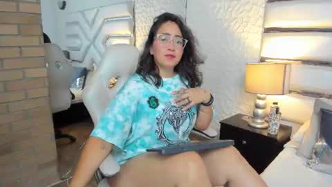 Snapshot of alissbluumm chatting on 07.09.26 alissbluumm online show from 07.09.26