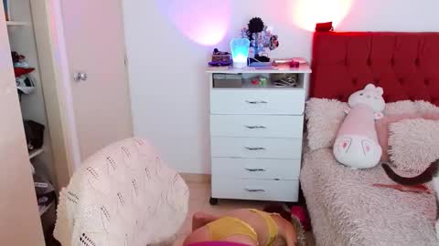 Snapshot of alissesallie_ chatting on 11.28.25 alissesallie_ online show from 11.28.25