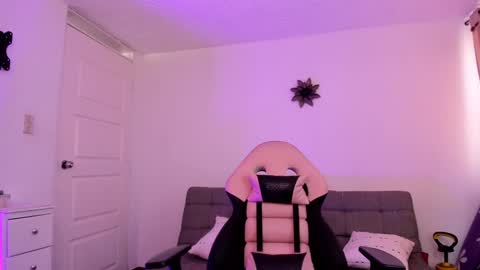 Snapshot of alissia_viera chatting on 02.02.25 iraide online show from 02.02.25