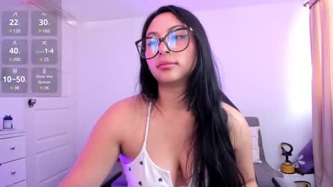 Snapshot of alissia_viera chatting on 02.19.25 iraide online show from 02.19.25