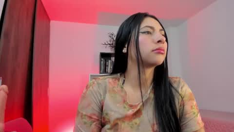 Snapshot of alissia_viera chatting on 10.21.25 iraide online show from 10.21.25