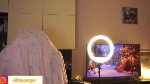 Snapshot of alitaangel_ chatting on 12.05.24 A L I T A online show from 12.05.24