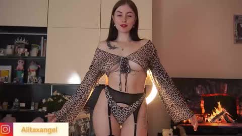 Snapshot of alitaangel_ chatting on 02.18.25 A L I T A online show from 02.18.25