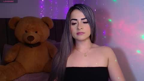 Snapshot of alix_barker chatting on 11.22.25 Alix online show from 11.22.25