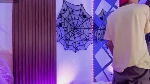 Snapshot of allen_starck chatting on 10.07.25 Allen online show from 10.07.25