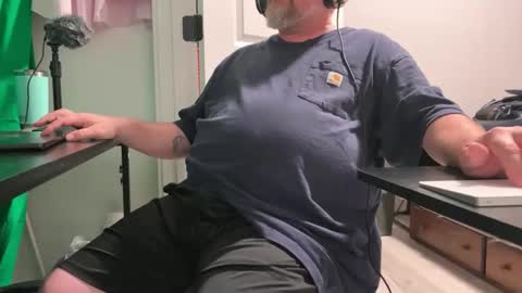 Allergictolove online show from 09.21.25