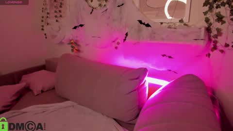 alli_aster online show from 11.04.25