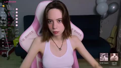 Snapshot of allie_hazie chatting on 02.19.25 alice online show from 02.19.25