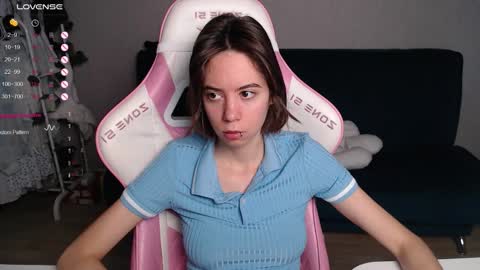 Snapshot of allie_hazie chatting on 10.19.25 alice online show from 10.19.25