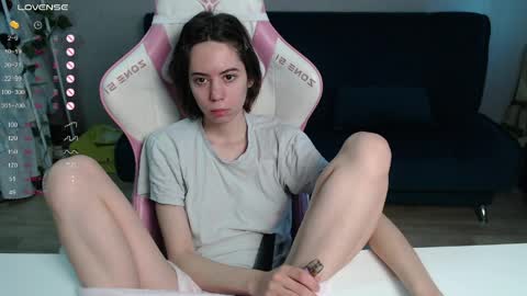 Snapshot of allie_hazie chatting on 04.24.26 alice online show from 04.24.26