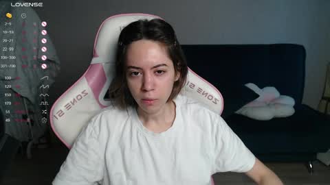 Snapshot of allie_hazie chatting on 05.12.26 alice online show from 05.12.26
