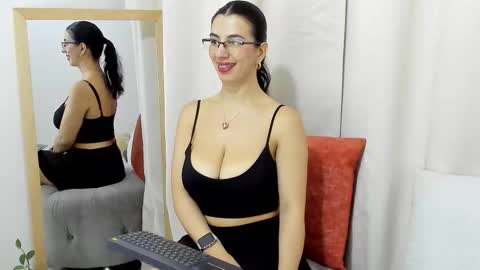    online show from 11.04.25