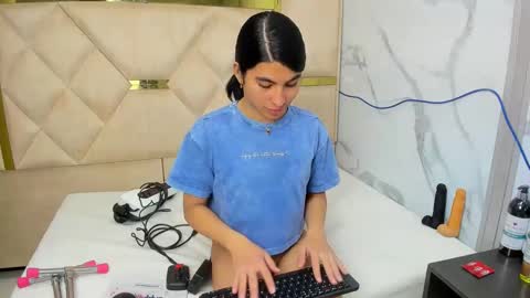 Snapshot of allison_69ts chatting on 09.14.25 allison_69ts online show from 09.14.25