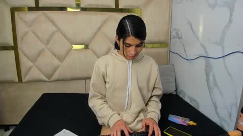 Snapshot of allison_69ts chatting on 09.15.25 allison_69ts online show from 09.15.25