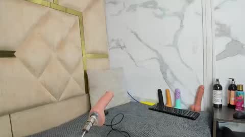 Snapshot of allison_69ts chatting on 11.13.25 allison_69ts online show from 11.13.25