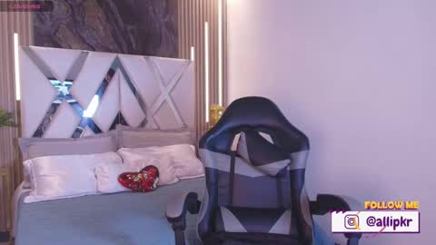 allison_parker1_ online show from 11.15.25