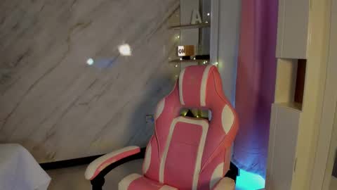 Snapshot of allisonpalmer chatting on 02.20.25 Allison Palmer online show from 02.20.25