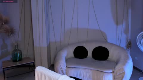 Snapshot of allisonrogersx chatting on 02.20.25 Allison Rogers online show from 02.20.25